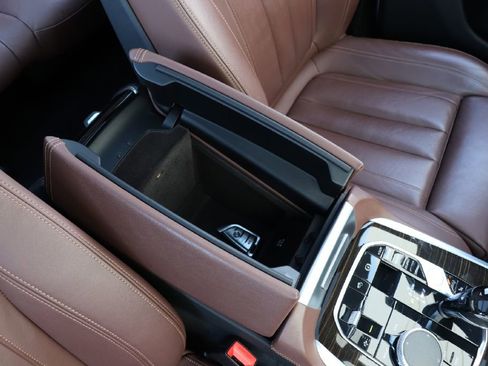 Used 2020 BMW X7 M50i w/ Cold Weather Package image 59