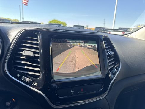 Used 2019 Jeep Cherokee Limited AWD/4WD image 24