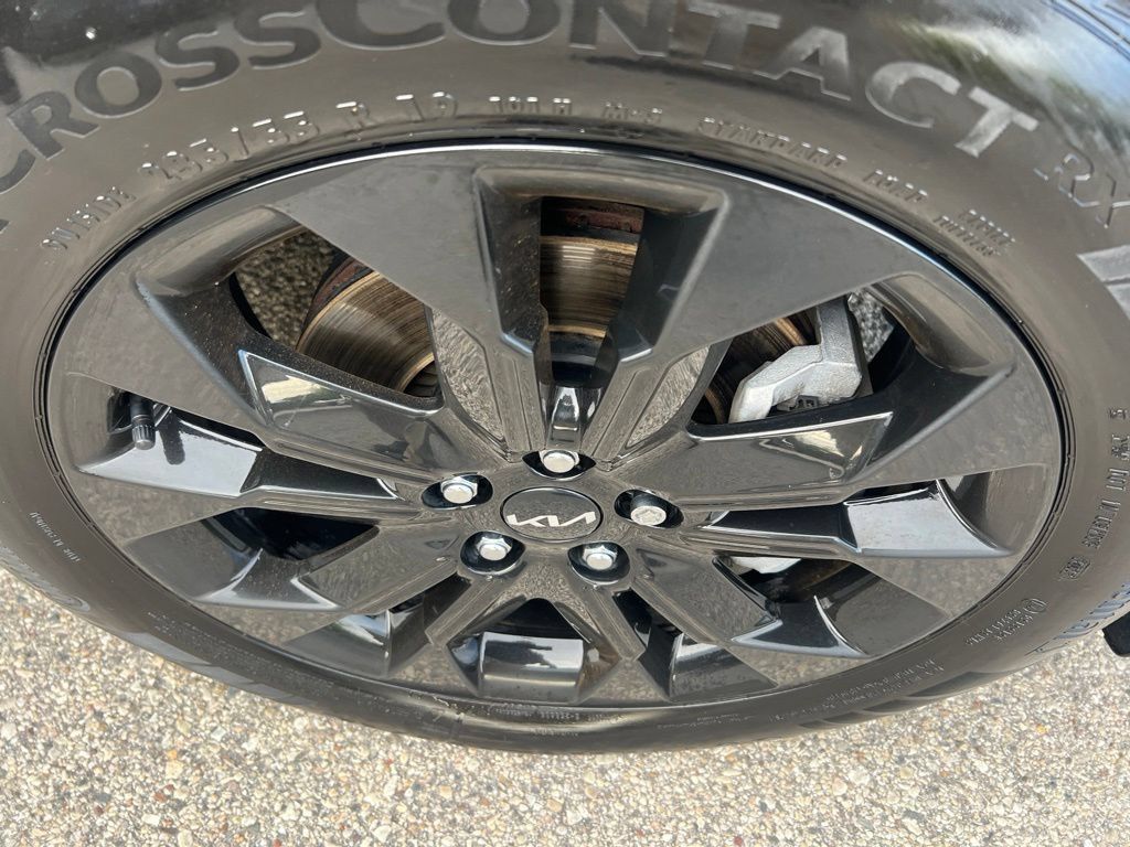 Certified 2023 Kia Carnival SX FWD image 36