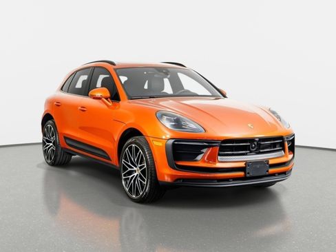 Used 2024 Porsche Macan AWD/4WD image 4