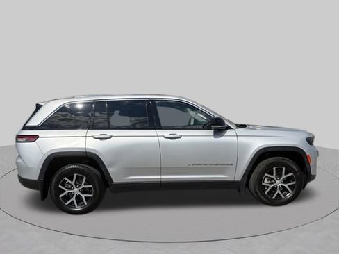 Used 2023 Jeep Grand Cherokee Limited w/ Luxury Tech Group II AWD/4WD image 7