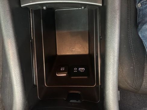 Used 2015 Chrysler 200 Limited FWD image 15