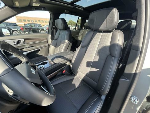 New 2026 Cadillac Vistiq Luxury image 18