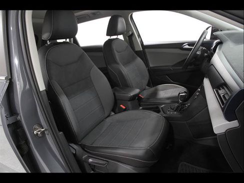 Certified 2022 Volkswagen Taos SE FWD image 16