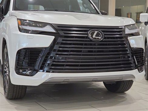 New 2026 Lexus LX 700h Luxury image 9