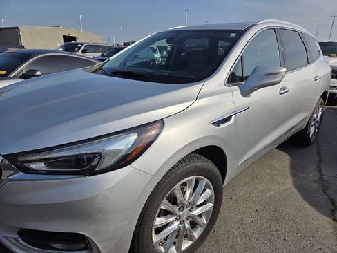 Used 2020 Buick Enclave Premium w/ Sun and Sites Package FWD image 5
