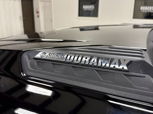 Used 2021 Chevrolet Silverado 2500 LTZ w/ LTZ Plus Package image 3