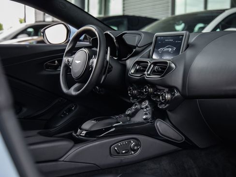 Used 2022 Aston Martin V8 Vantage Coupe RWD image 47