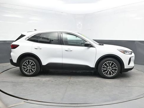 Used 2023 Ford Escape Active w/ Tech Pack #1 AWD/4WD image 8