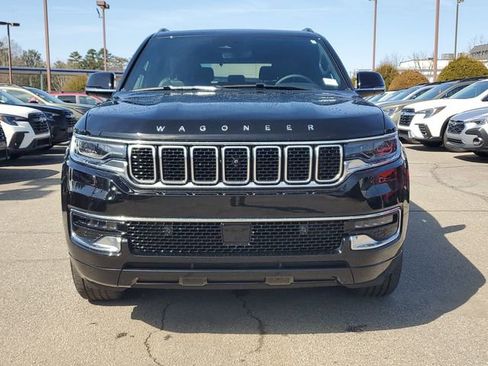 Used 2025 Jeep Wagoneer 4WD w/ Convenience Group I image 2