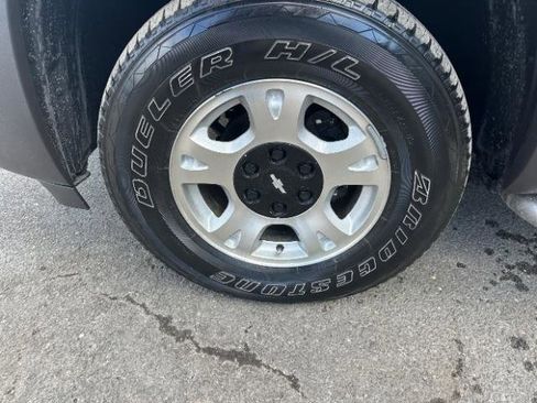 Used 2005 Chevrolet Avalanche Z71 w/ Sun And Sound Package image 11