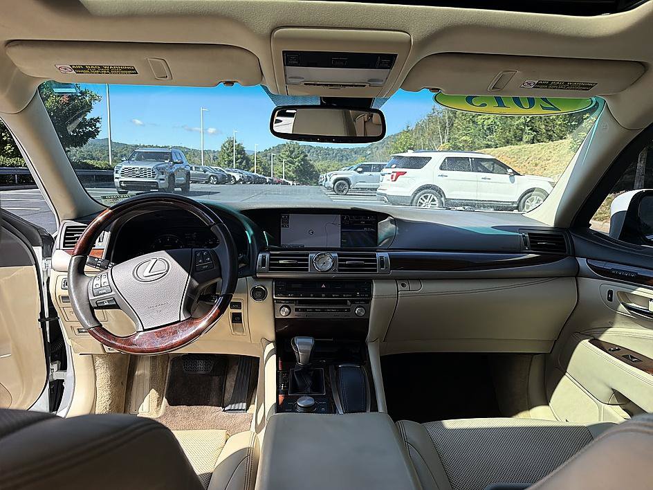 Used 2013 Lexus LS 460 w/ Comfort Pkg RWD image 18