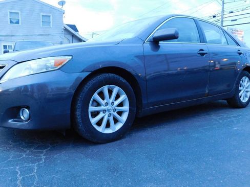 Used 2010 Toyota Camry XLE image 2
