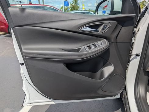Used 2025 Buick Encore GX Preferred FWD image 9