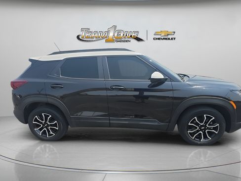 Used 2021 Chevrolet TrailBlazer ACTIV w/ Technology Package FWD image 9