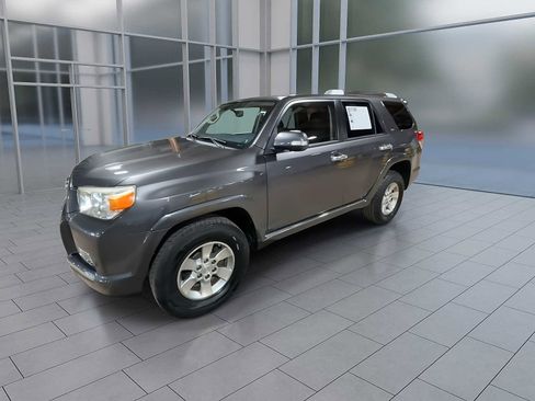 Used 2013 Toyota 4Runner SR5 w/ Convenience Pkg image 4