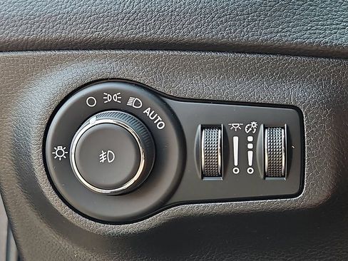 Used 2020 Jeep Compass Latitude AWD/4WD image 25