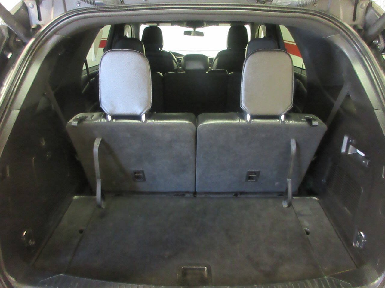 Used 2020 Ford Explorer XLT w/ Equipment Group 202A AWD/4WD image 27
