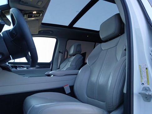 Used 2022 Jeep Wagoneer Series III w/ Premium Group I image 15