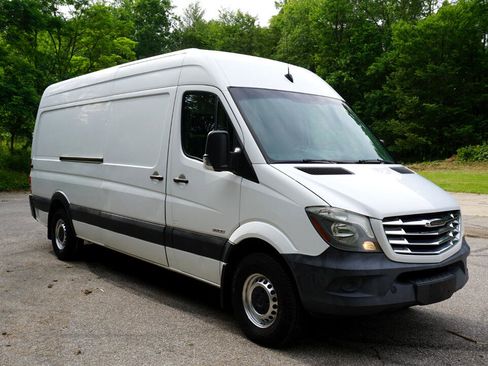 Used 2015 Freightliner Sprinter 2500 image 7