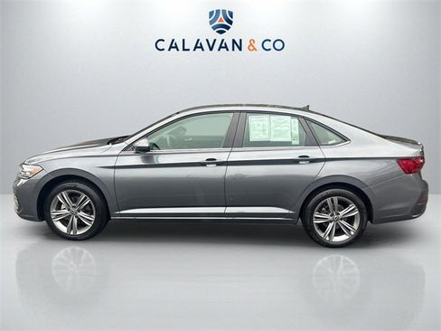 Used 2024 Volkswagen Jetta SE image 4