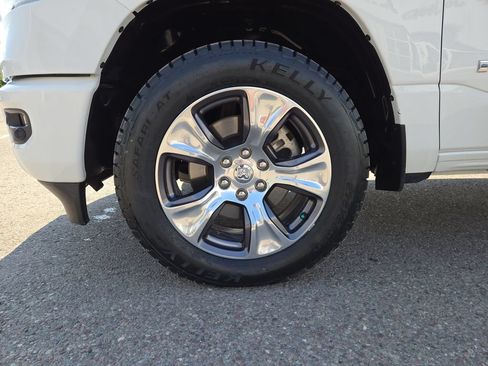 Used 2024 RAM 1500 Laramie AWD/4WD image 10
