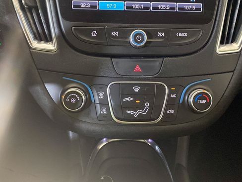 Used 2018 Chevrolet Malibu LT FWD image 9
