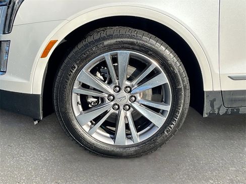 Certified 2025 Cadillac XT5 Premium Luxury image 30