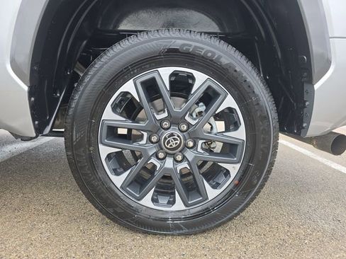Used 2025 Toyota Tundra Limited image 32
