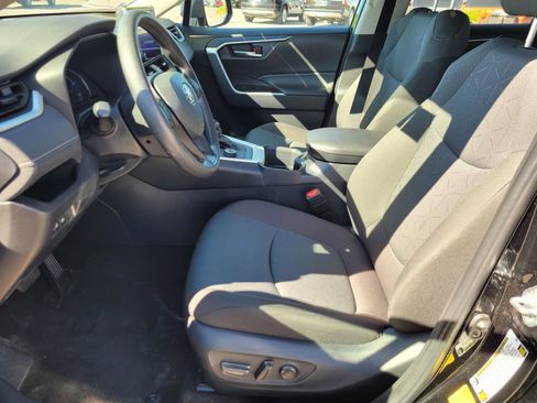 Used 2025 Toyota RAV4 XLE AWD/4WD image 15