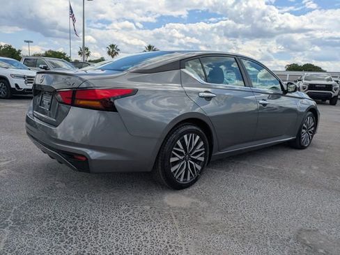 Used 2024 Nissan Altima 2.5 SV FWD image 7