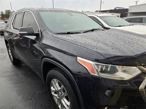 Used 2020 Chevrolet Traverse LT image 9