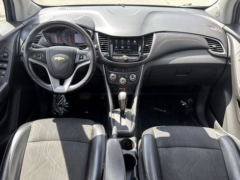 Used 2018 Chevrolet Trax LT w/ LT Convenience Package FWD image 13