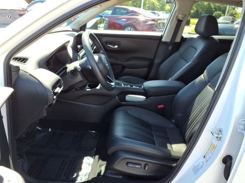 Certified 2024 Honda HR-V EX-L image 4