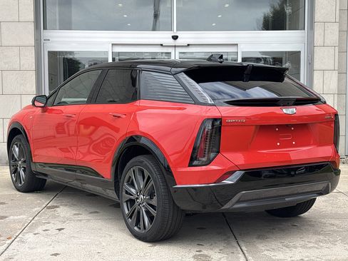 New 2025 Cadillac Optiq Sport 2 w/ LPO, Floor Liner Package image 9