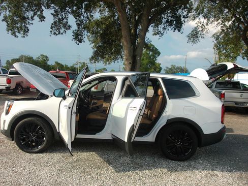 Used 2022 Kia Telluride SX w/ Towing Package FWD image 10