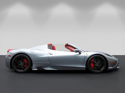 Used 2015 Ferrari 458 Speciale A RWD image 2