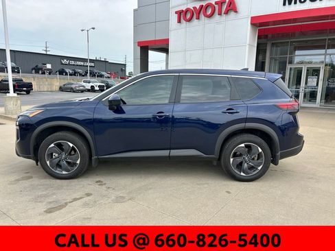 Used 2025 Nissan Rogue SV AWD/4WD image 9