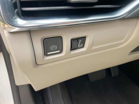 Used 2023 Cadillac XT4 Luxury FWD image 16