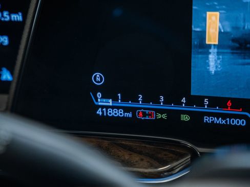 Used 2022 Cadillac Escalade ESV Sport Platinum w/ LPO, ONYX Package image 56