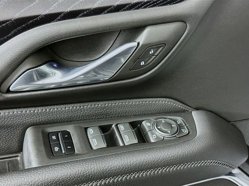 Used 2024 GMC Yukon Denali image 19