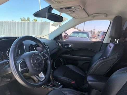 Used 2019 Jeep Compass Latitude FWD image 3