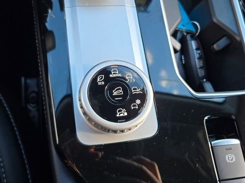 New 2025 Mitsubishi Outlander SE image 25