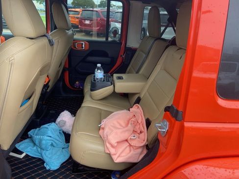 Used 2019 Jeep Wrangler Unlimited Sahara AWD/4WD image 30