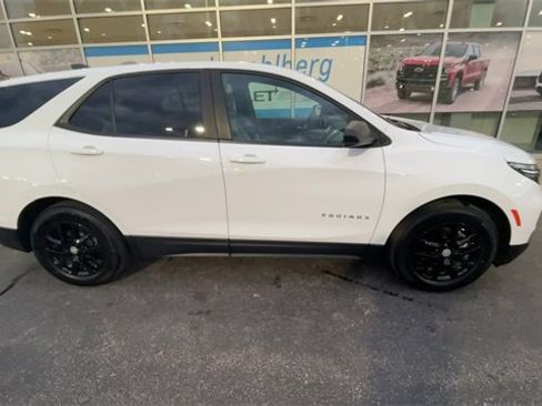 Certified 2022 Chevrolet Equinox LS w/ LS Convenience Package image 9