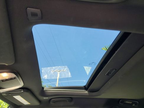 Used 2022 Dodge Charger SXT w/ Leather Interior Group image 19