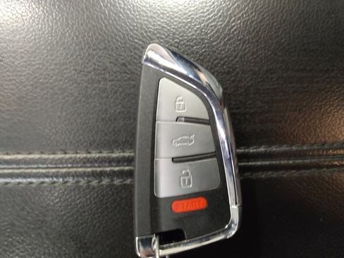 Used 2018 Chevrolet Malibu LT w/ Leather Package image 32