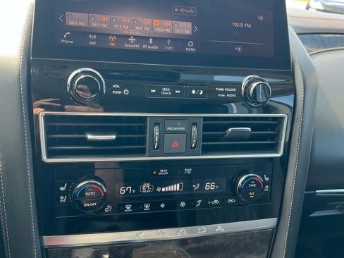 Used 2024 Nissan Armada Platinum w/ Captain's Chairs Package AWD/4WD image 18