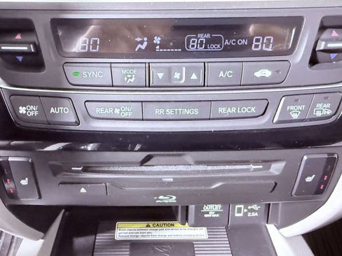 Used 2019 Honda Pilot Touring image 16