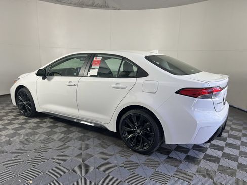Used 2024 Toyota Corolla SE w/ SE Premium Package FWD image 6